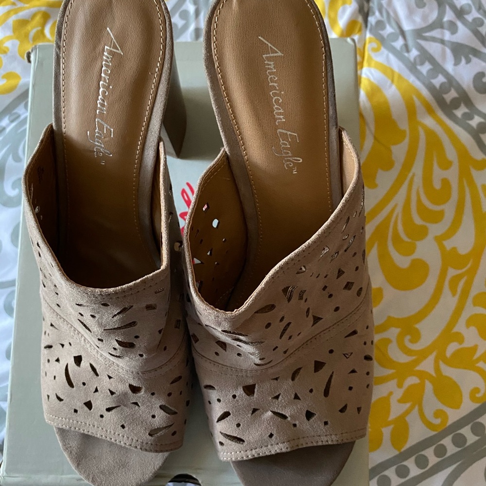 American Eagle sandals